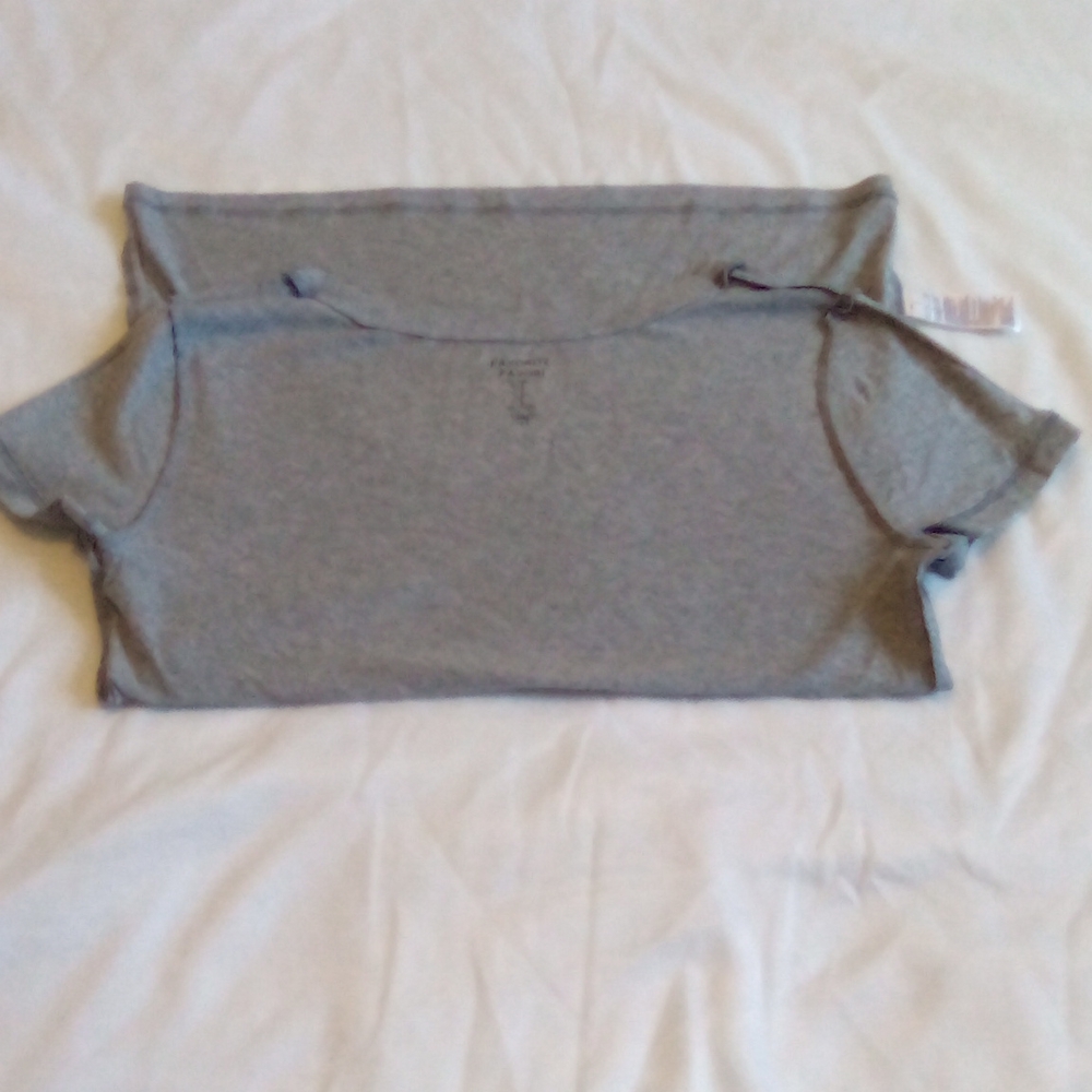 Gray Gap shirt - Picture 6 of 7
